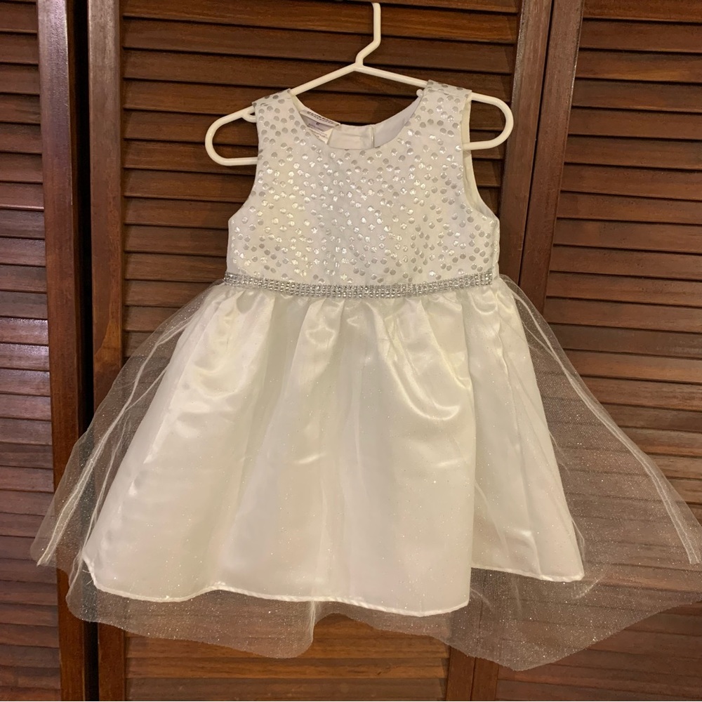 Blueberi Boulevard Formal White & Silver Dress